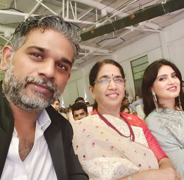 Allu Venkatesh with mother and wife