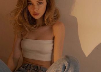 Anna Tsaralunga In a Photoshoot