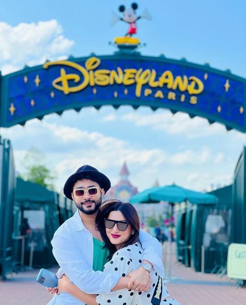Zaid with his wife in Disneyland