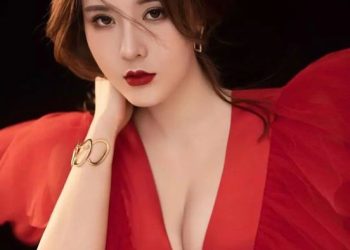 Liu Tai Yang in her red outfit